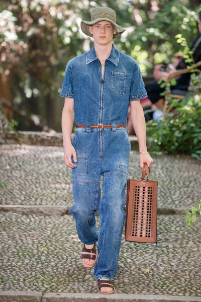 Look 60